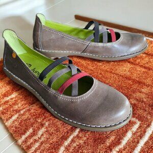 NWOB JUNGLA ( 9 ) 4751 Taupe Leather Elastic Comfort Slip On Flat Shoes